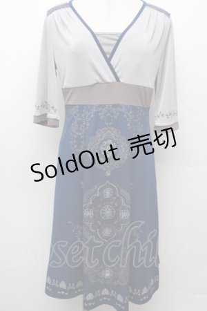 画像: Ozz oneste / フロント魔法陣刺繍ワンピース  グレーＸ青 S-26-03-02-015-OO-OP-SA-ZS