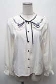 画像1: axes femme / ブーケ刺繍フリル襟ブラウス  アイボリー S-26-03-04-045-AX-BL-HR-ZS (1)