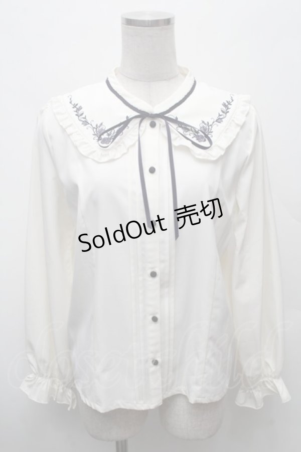 画像1: axes femme / ブーケ刺繍フリル襟ブラウス  アイボリー S-26-03-04-045-AX-BL-HR-ZS (1)