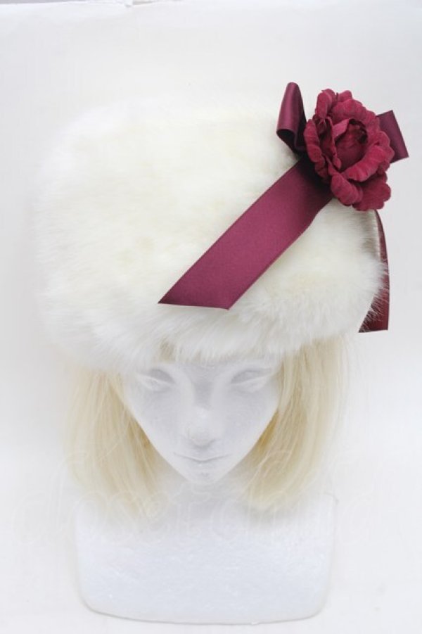 画像2: Moi-meme-Moitie / コサージュ付きファーハット  白 S-26-03-04-038-MO-AC-HR-ZS (2)