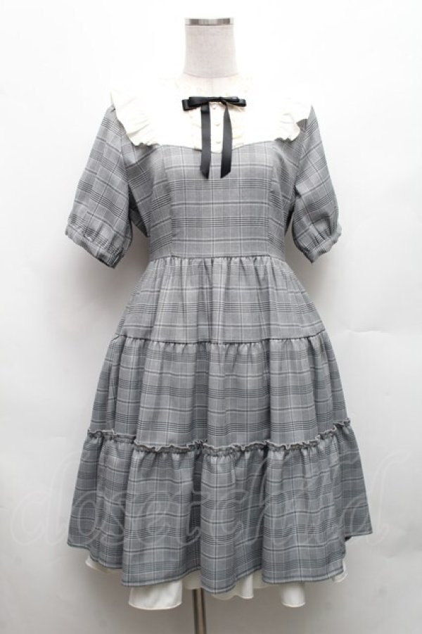 画像1: axes femme / リボンブローチティアードワンピース  白ｘグレー S-26-03-06-046-AX-OP-HR-ZS (1)