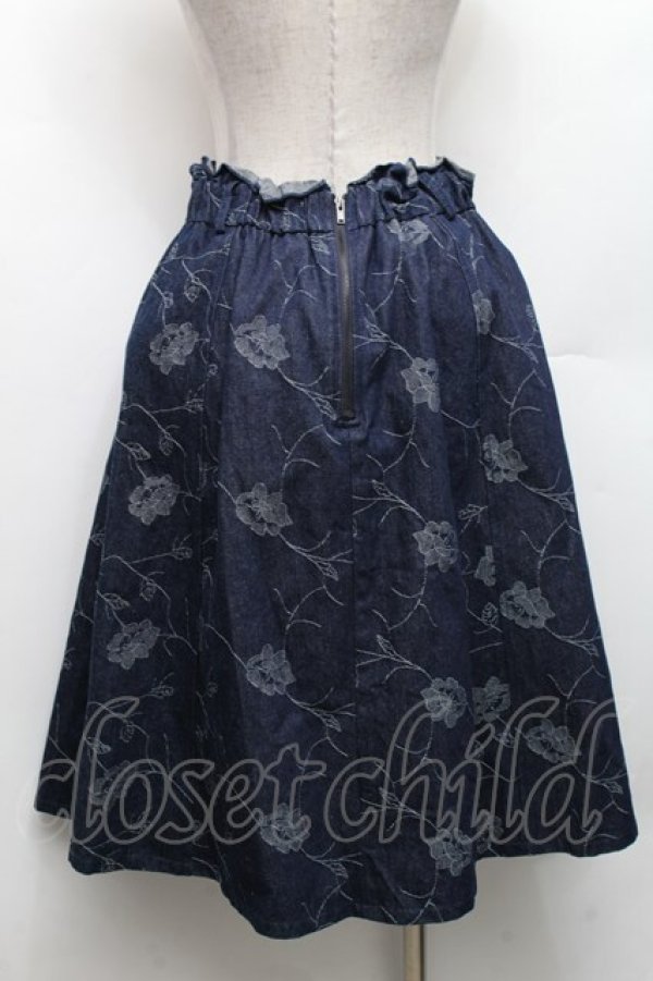 画像2: axes femme / バラベルト付柄デニムスカート M 紺 S-26-03-06-050-AX-SK-TE-ZS (2)