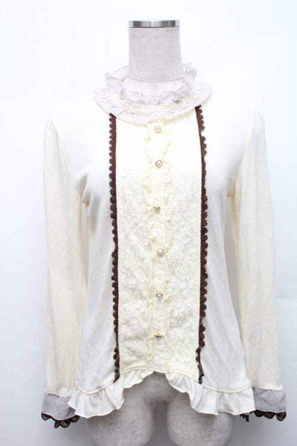 画像1: axes femme / ブローチ付ブラウス風プルオーバー  オフ S-26-03-06-025-AX-TO-AS-ZS (1)