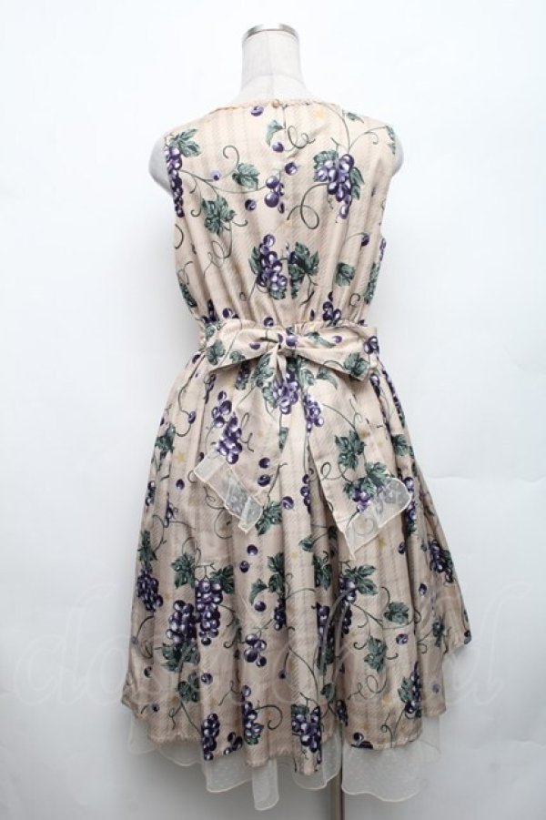 画像2: axes femme kawaii / ぶどう柄ジャンパースカート  オフ S-26-03-06-027-AX-OP-AS-ZS (2)