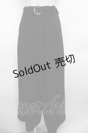 画像: axes femme / リリー刺繍タック入ワイドパンツ  黒 S-26-03-08-057-AX-PA-AS-ZS