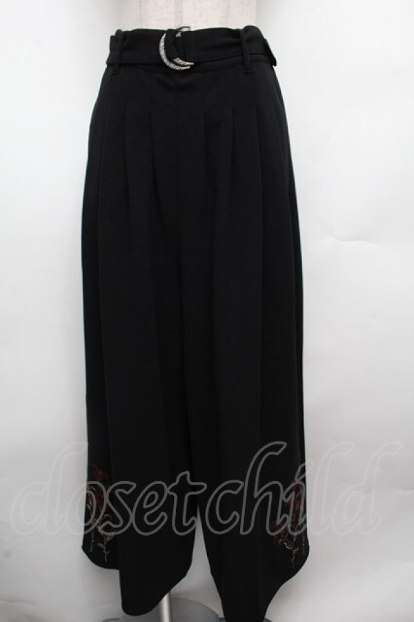 画像1: axes femme / リリー刺繍タック入ワイドパンツ  黒 S-26-03-08-057-AX-PA-AS-ZS (1)