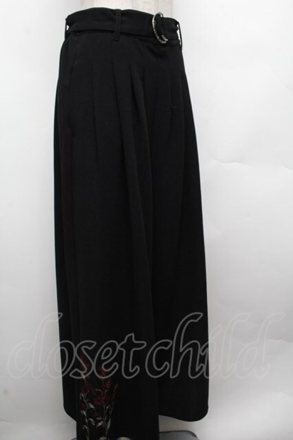 画像3: axes femme / リリー刺繍タック入ワイドパンツ  黒 S-26-03-08-057-AX-PA-AS-ZS (3)