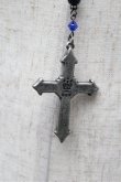 画像3: Moi-meme-Moitie / ローズ十字架ロザリオネックレス  シルバーｘ青 S-26-03-10-038-MO-AC-HR-ZS (3)