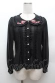 画像1: axes femme POETIQUE / リボン刺繍入りフリルブラウス  黒 S-26-03-14-011-AX-BL-HR-ZS (1)