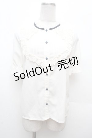 画像: axes femme POETIQUE / 花ブローチ付プチスタンドブラウス  アイボリー S-26-03-14-016-AX-BL-HR-ZS