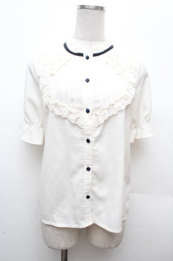 画像1: axes femme POETIQUE / 花ブローチ付プチスタンドブラウス  アイボリー S-26-03-14-016-AX-BL-HR-ZS (1)