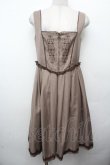 画像1: axes femme / アンティーク刺繍入りワンピース  ブラウン S-26-03-19-036-AX-OP-HR-ZS (1)