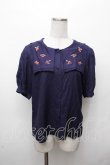 画像1: Fi.n.t / クランベリー刺繍スクエア衿ブラウス  紺 S-26-03-19-019-CA-BL-AS-ZS (1)