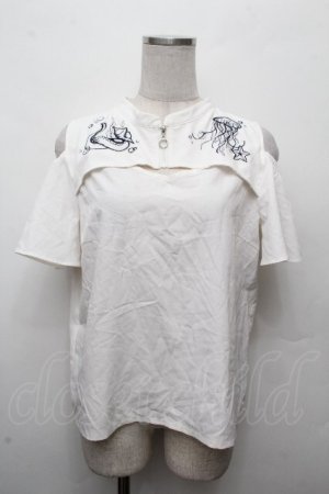 画像: axes femme POETIQUE / ダークマリン肩開き刺繍ブラウス  白 S-26-03-19-003-AX-BL-AS-ZS