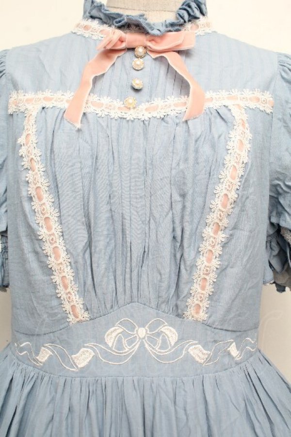 画像4: Hoshibako Works / ベルスーズリボン刺繍ワンピース  サックス S-26-03-23-031-LO-OP-AS-ZS (4)