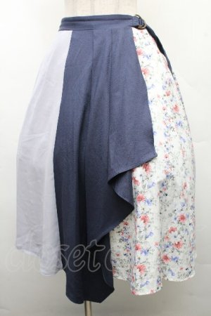 画像: axes femme / スカーフ風花柄切替スカート  紺ｘ白 S-26-04-01-1023-AX-SK-AS-ZS
