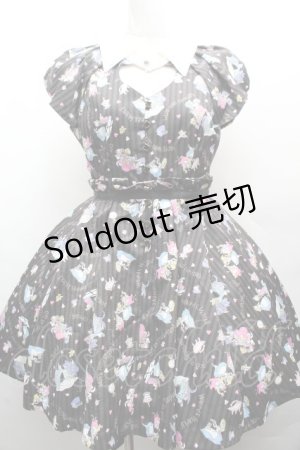 画像: Honey Bunch / アリス総柄ワンピース  黒 S-26-04-05-058-LO-OP-AS-ZS