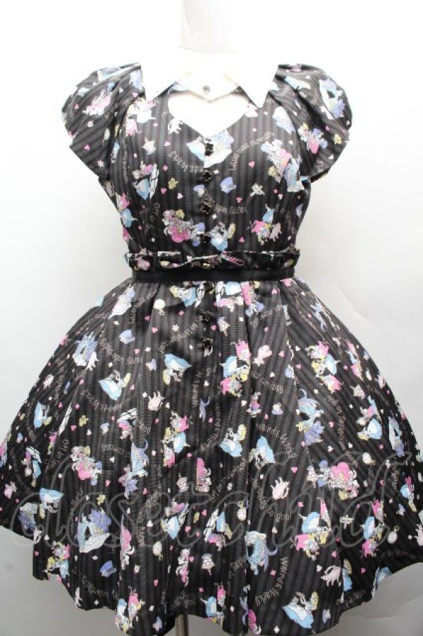 画像1: Honey Bunch / アリス総柄ワンピース  黒 S-26-04-05-058-LO-OP-AS-ZS (1)
