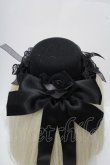 画像3: GOTH / コサージュ付きレースミニハット  黒 S-26-04-07-018-GO-AC-HR-ZS (3)