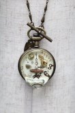 画像2: Q-pot. / アリス/メルティポケットウォッチネックレス  アンティークゴールド S-26-04-07-028-QP-AC-AS-ZS (2)