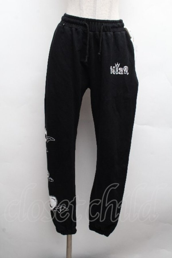 画像1: NieR Clothing / プリントスウェットパンツ  黒 S-26-04-10-060-PU-PA-HR-ZS (1)
