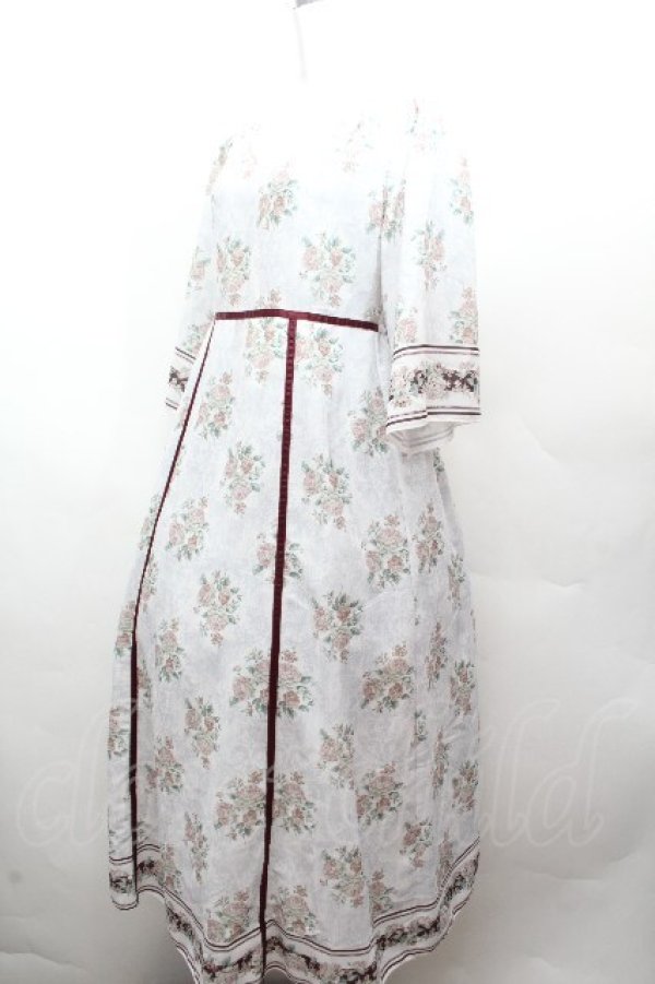 画像2: axes femme / ウォールオーナメント柄ワンピース  白ｘグレー S-26-04-12-040-AX-OP-AS-ZS (2)