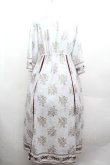 画像4: axes femme / ウォールオーナメント柄ワンピース  白ｘグレー S-26-04-12-040-AX-OP-AS-ZS (4)