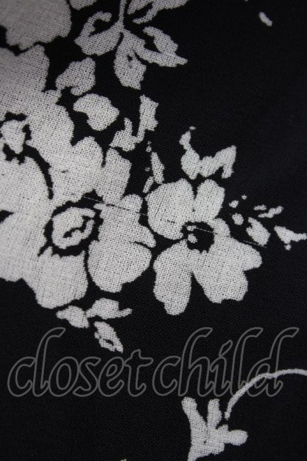 画像8: INGEBORG / 白&赤フラワー柄スカート S 黒Ｘ白Ｘ赤 T-24-01-20-026-LO-SK-HD-ZT018 (8)