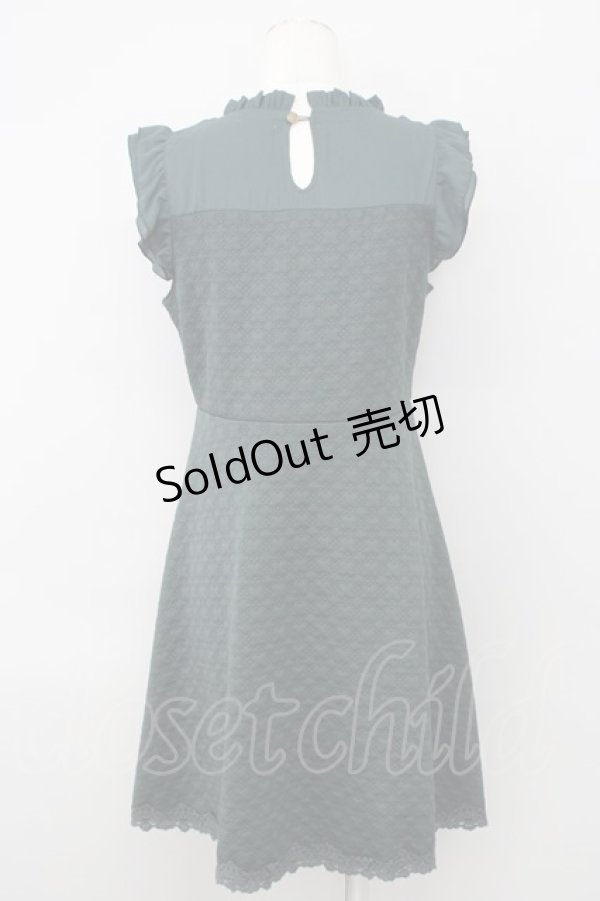 画像2: 【SALE】axes femme / デザインキルトシフォン切替ワンピース  グリーン T-24-01-22-024-AX-OP-IG-ZT096 (2)