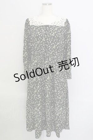 画像: an another angelus / レース衿小花柄ロングワンピース  黒 T-24-02-06-052-CA-OP-HD-ZT226