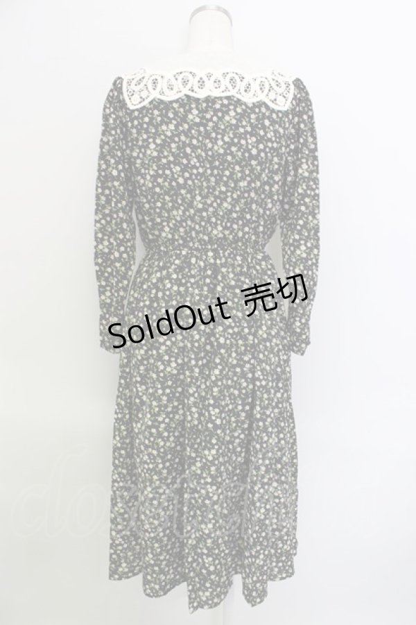 画像2: an another angelus / レース衿小花柄ロングワンピース  黒 T-24-02-06-052-CA-OP-HD-ZT226 (2)