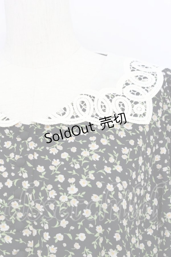 画像3: an another angelus / レース衿小花柄ロングワンピース  黒 T-24-02-06-052-CA-OP-HD-ZT226 (3)