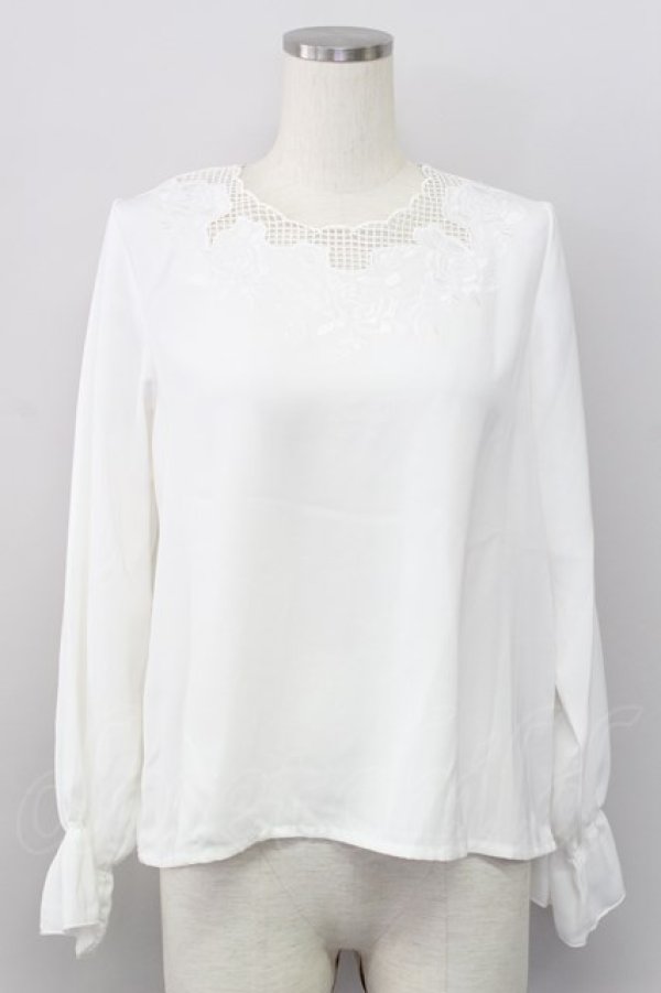 画像1: F&A / ローズカットワーク刺繍プルオーバーブラウス  白 T-24-02-14-044-LO-BL-HD-ZT159 (1)
