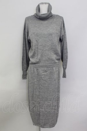 画像: E hyphen world gallery PEACE / タートルネックニットワンピース  グレー T-24-03-21-024-LO-OP-IG-ZT128