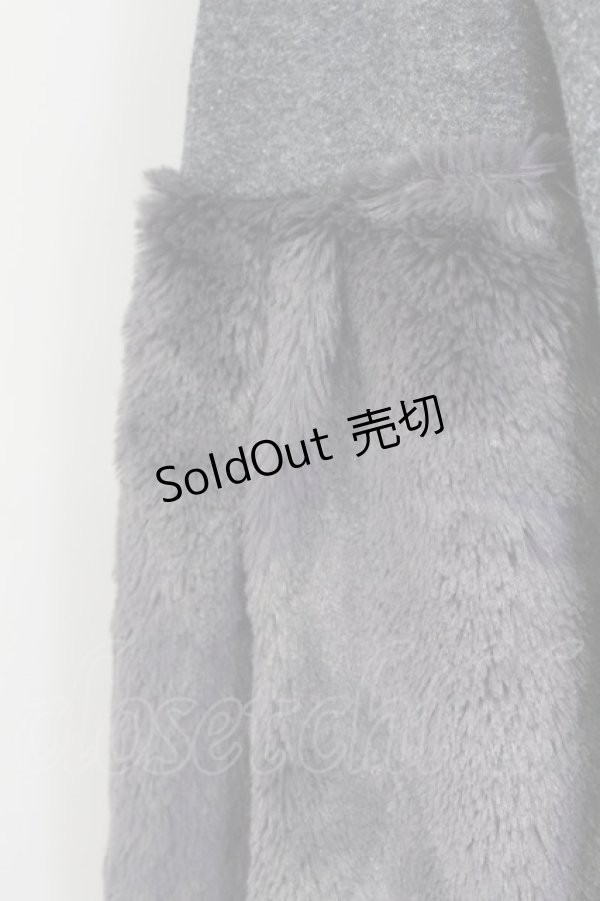 画像4: 【SALE】E hyphen world gallery PEACE / ファースリーブプルオーバー  グレー T-24-03-21-010-LO-TO-IG-ZT127 (4)