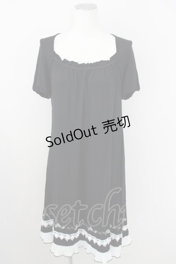 画像1: Ozz oneste /裾薔薇刺繍パフ袖ワンピース  黒 T-24-08-02-022-OO-OP-SZ-ZT337 (1)