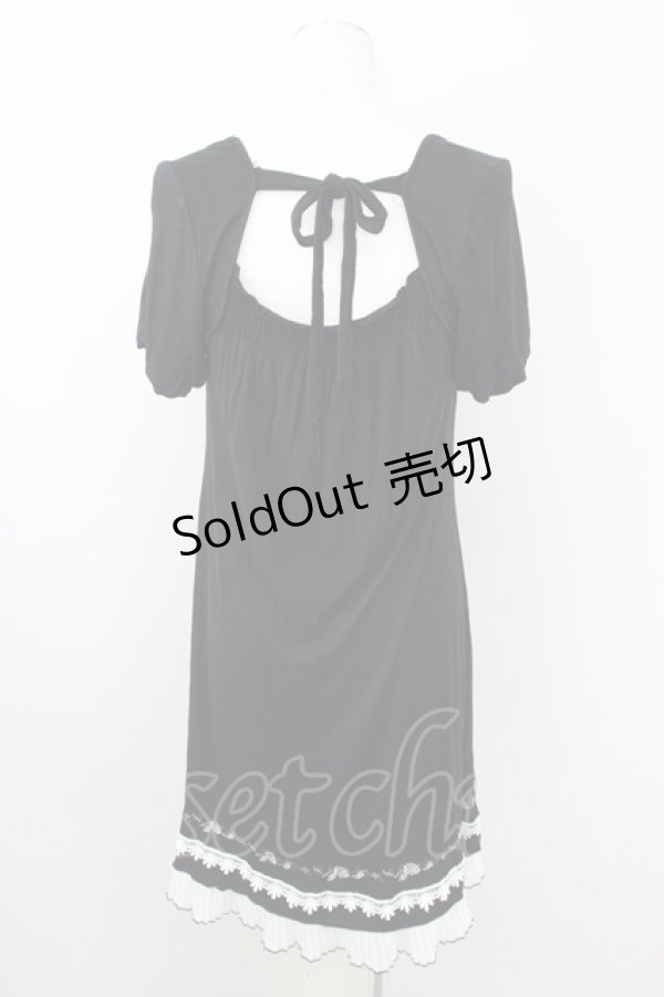 画像2: Ozz oneste /裾薔薇刺繍パフ袖ワンピース  黒 T-24-08-02-022-OO-OP-SZ-ZT337 (2)