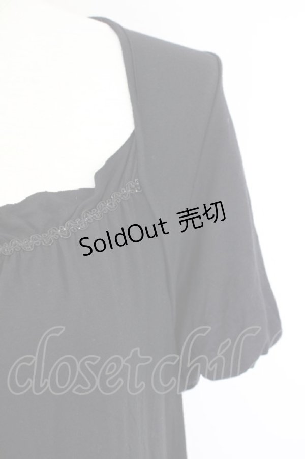 画像4: Ozz oneste /裾薔薇刺繍パフ袖ワンピース  黒 T-24-08-02-022-OO-OP-SZ-ZT337 (4)