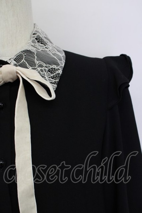 画像4: Rojita / レース配色シャツカラーブラウス  黒 T-25-01-24-007-LO-BL-SA-ZT390 (4)