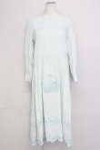 画像1: Cherir la femme / バスケット刺繍長袖ワンピース  サックス T-25-02-21-020-LO-OP-SA-ZI (1)