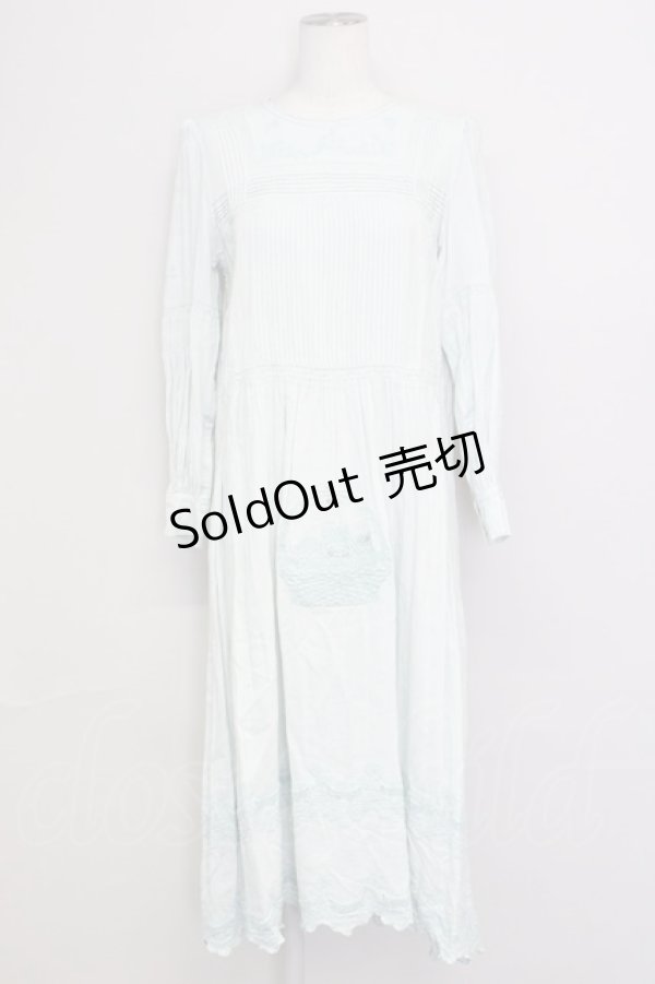 画像1: Cherir la femme / バスケット刺繍長袖ワンピース  サックス T-25-02-21-020-LO-OP-SA-ZI (1)