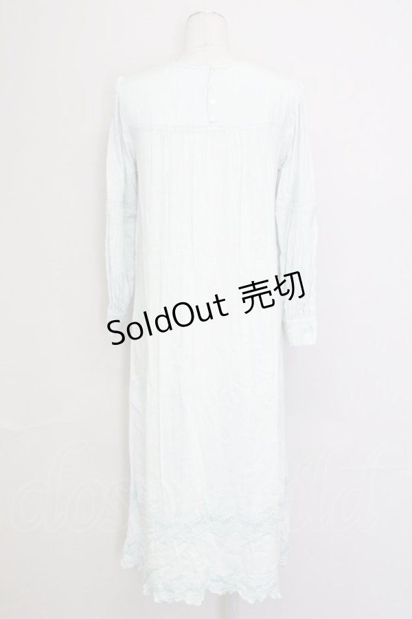 画像2: Cherir la femme / バスケット刺繍長袖ワンピース  サックス T-25-02-21-020-LO-OP-SA-ZI (2)