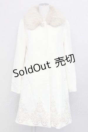 画像: axes femme / オーナメント刺繍入りコート  白 T-25-03-15-031-AX-CO-SA-ZT