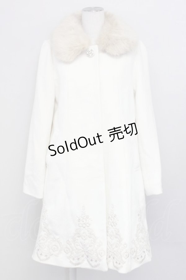 画像1: axes femme / オーナメント刺繍入りコート  白 T-25-03-15-031-AX-CO-SA-ZT (1)