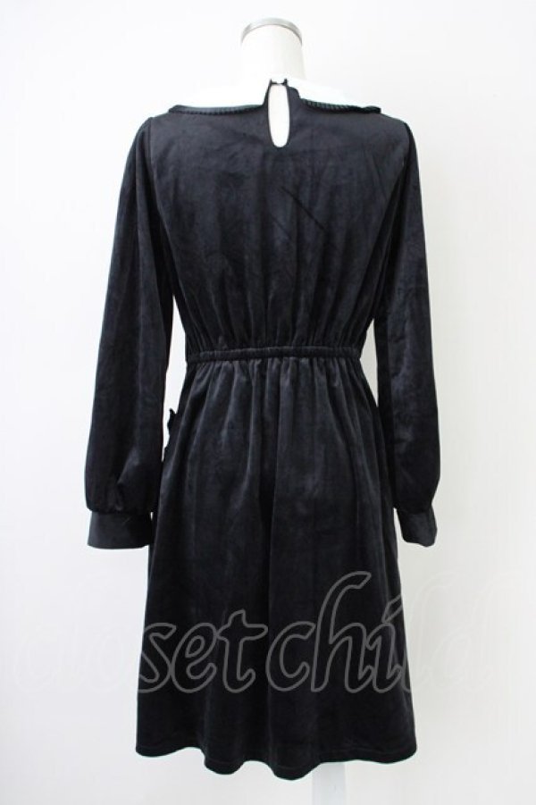 画像2: axes femme POETIQUE / ポケット刺繍ベロアワンピース  黒Ｘ白 T-25-03-17-020-AX-OP-SA-ZI (2)
