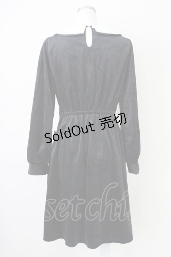 画像2: axes femme POETIQUE / ポケット刺繍ベロアワンピース  黒Ｘ白 T-25-03-17-020-AX-OP-SA-ZI (2)
