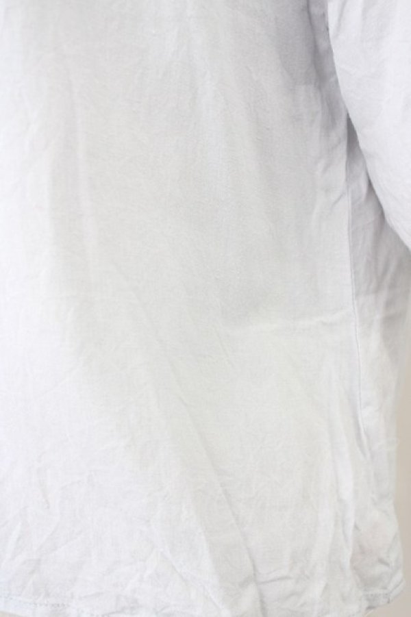 画像7: Fi.n.t / ヨークフルーツ刺繍ブラウス  サックス T-25-03-17-006-CA-BL-SA-ZI (7)