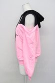 画像3: NieR Clothing / フード付きオフショルカットソー  ピンクＸ黒 T-25-03-26-008-PU-TO-SA-ZI (3)