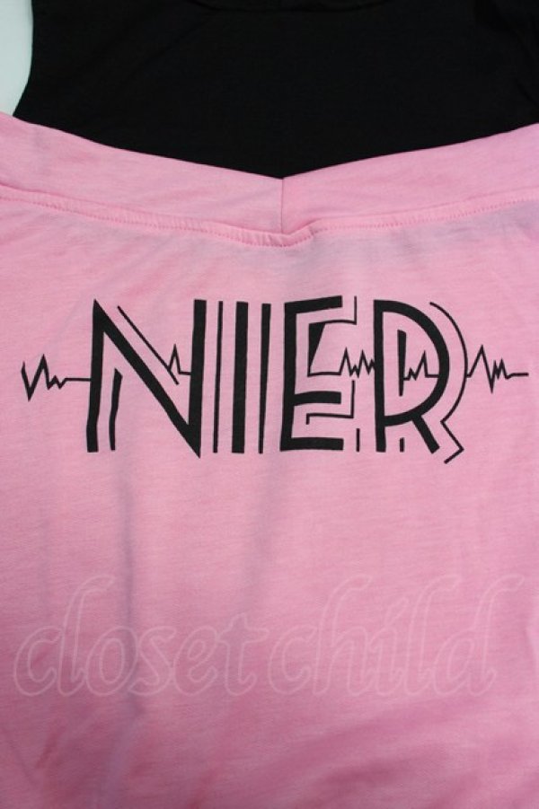 画像4: NieR Clothing / フード付きオフショルカットソー  ピンクＸ黒 T-25-03-26-008-PU-TO-SA-ZI (4)