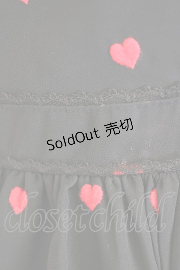 画像8: Angelic Pretty / Petit Heartジャンパースカート  黒ｘ赤 T-25-04-20-002-AP-OP-SA-ZI (8)